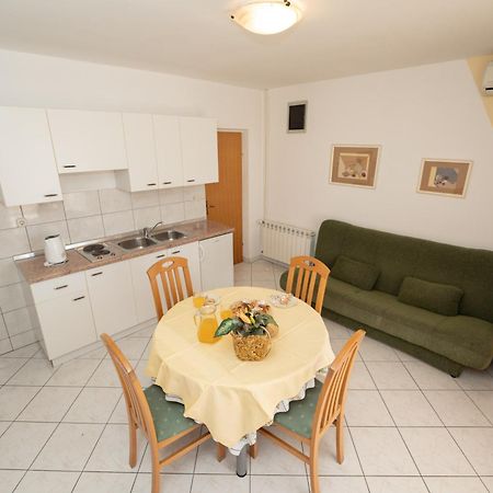Apartments Biserka Novalja Eksteriør billede