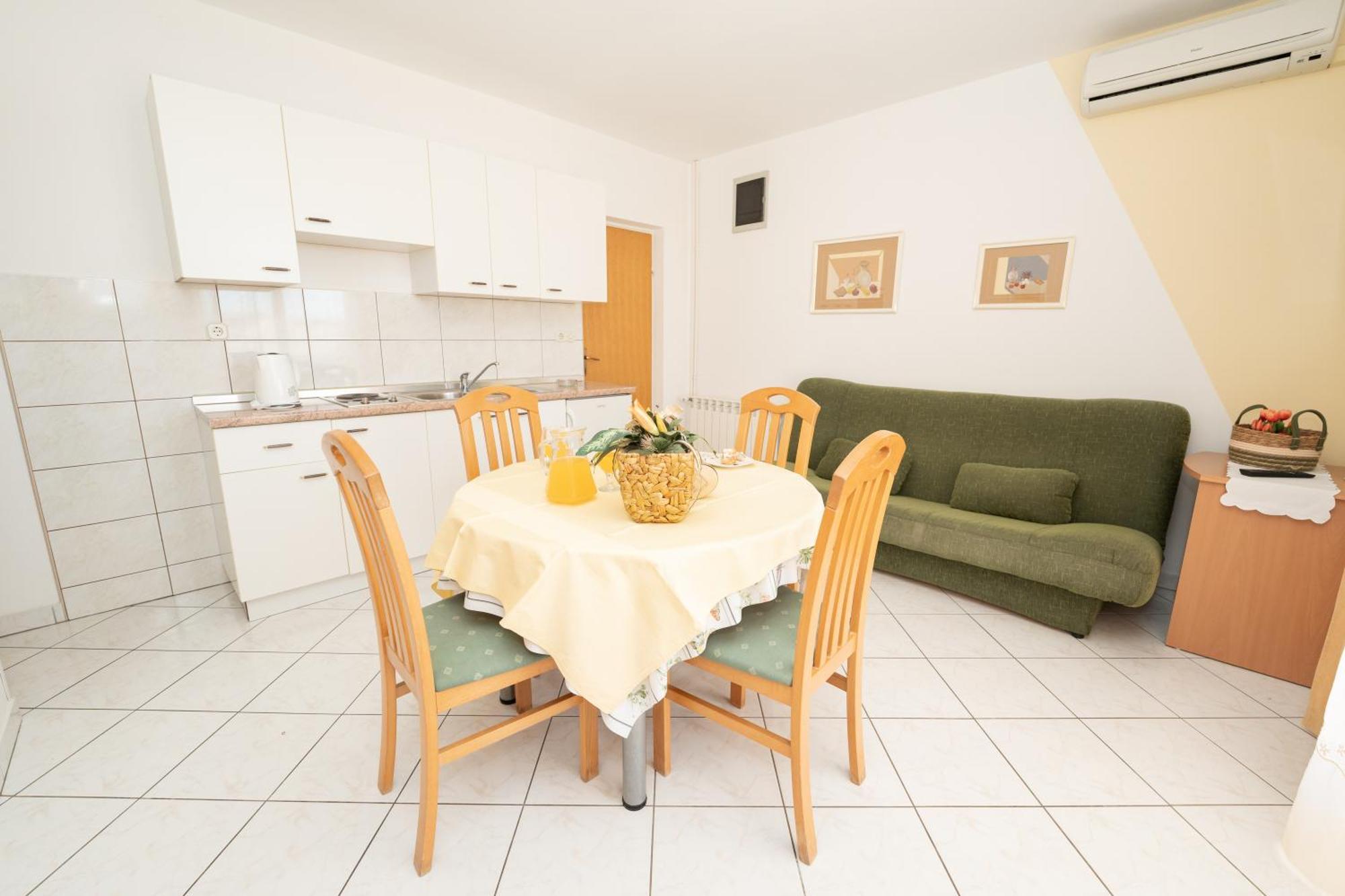 Apartments Biserka Novalja Eksteriør billede